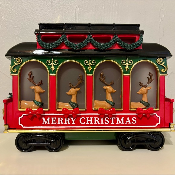 BBath & Body Works Christmas 2025 Trolley Light-Up Pedestal 3-Wick Candle Holder - Picture 5 of 8